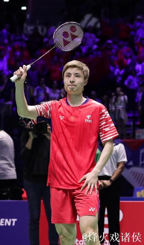 羽联总决赛：石宇奇2-0完胜奈良冈功大，顺利出线